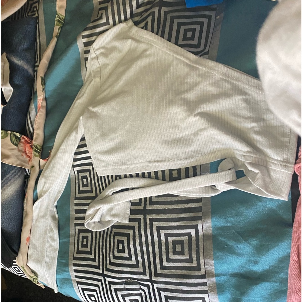 A crop top long sleeve shirt